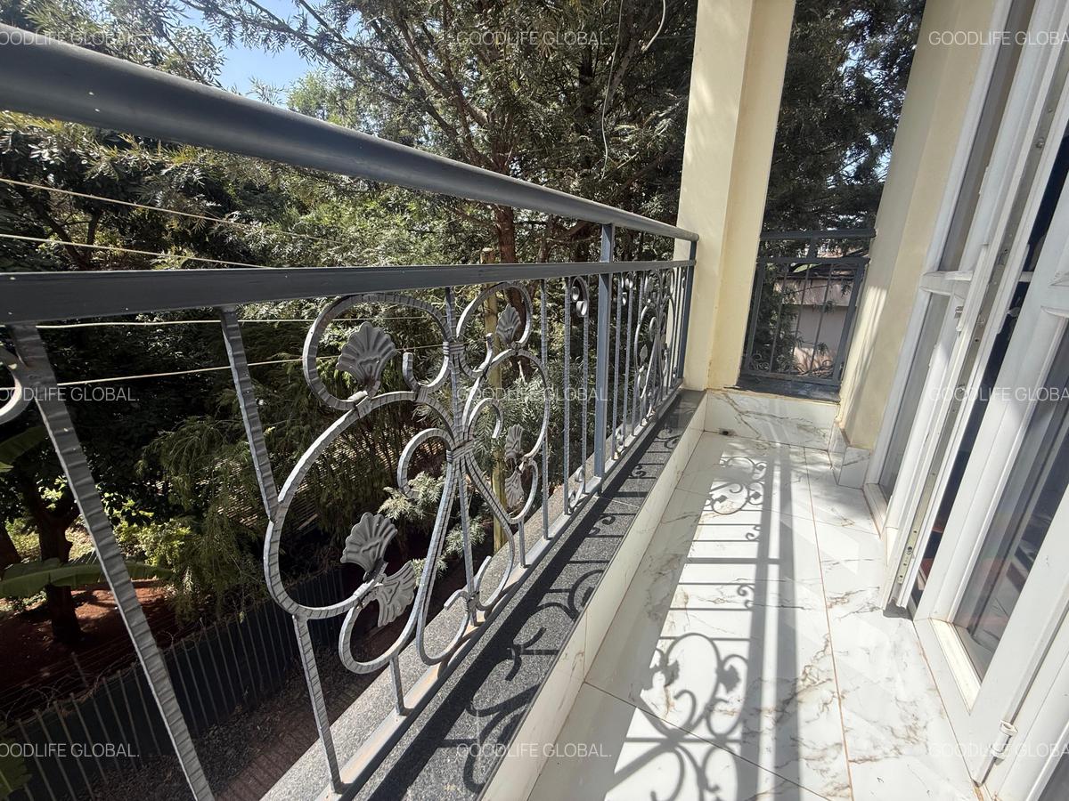 5 Bed Townhouse with En Suite at Lavington - 8