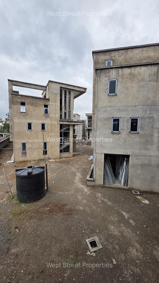 5 Bed Villa with En Suite at Lavington - 8