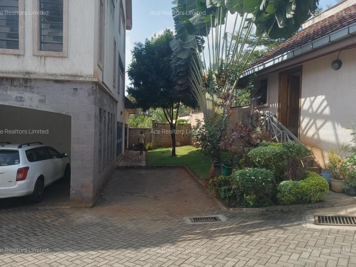 5 Bed Villa with En Suite at Lavington Estate Nairobi - 3
