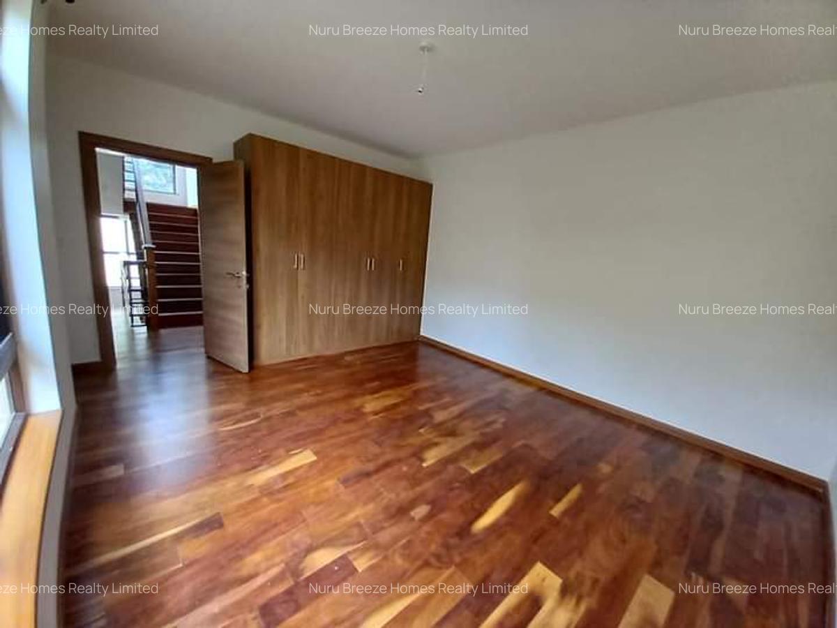 5 Bed Townhouse with En Suite in Lavington - 11