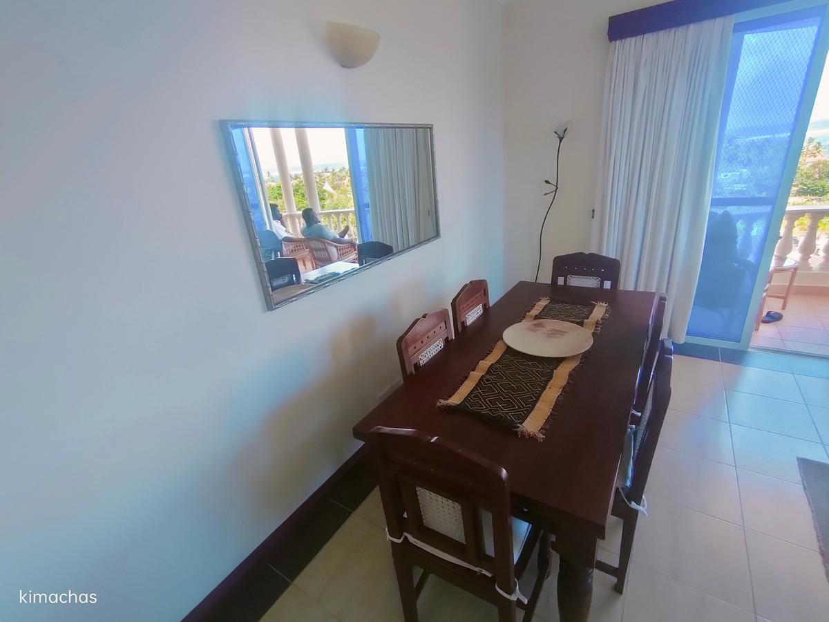 Furnished 2 Bed Apartment with En Suite at Links Road - 4