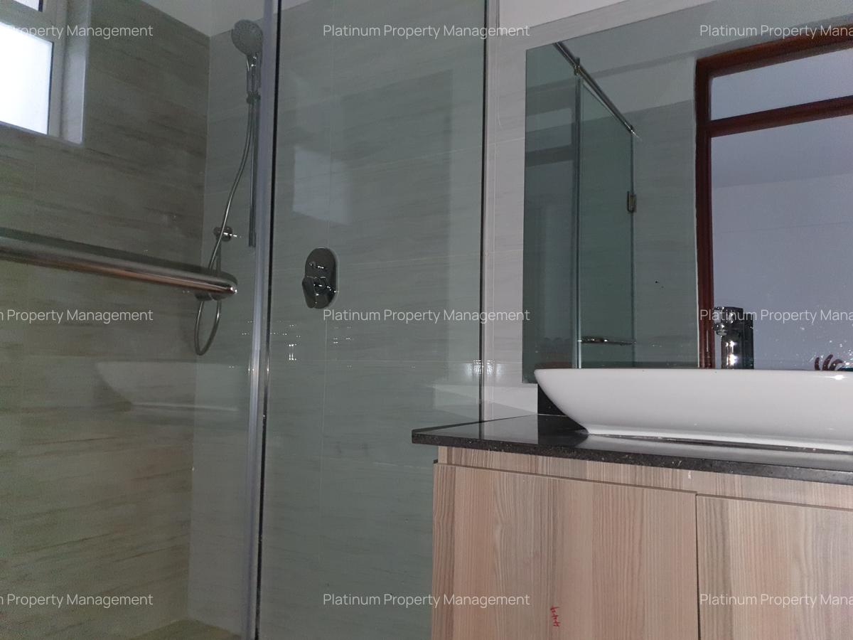 3 Bed Apartment with En Suite in Parklands - 11