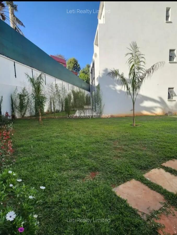 5 Bed Townhouse with En Suite in Lavington - 3