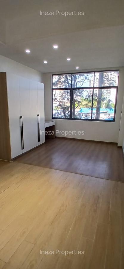 Studio Apartment with En Suite at Kindaruma Road - 6