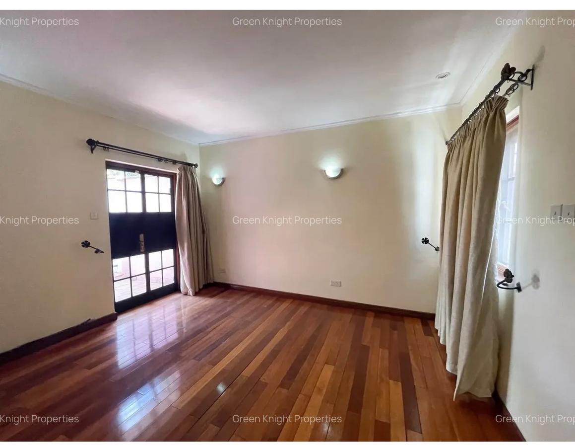 4 Bed Townhouse with En Suite in Westlands Area - 9