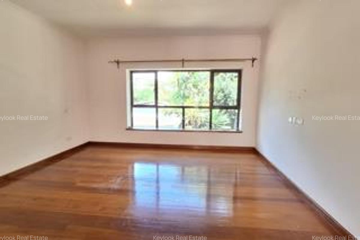 4 Bed Townhouse with En Suite at Lavington - 9