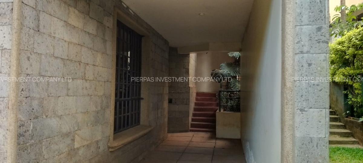 5 Bed Townhouse with En Suite in Spring Valley - 3