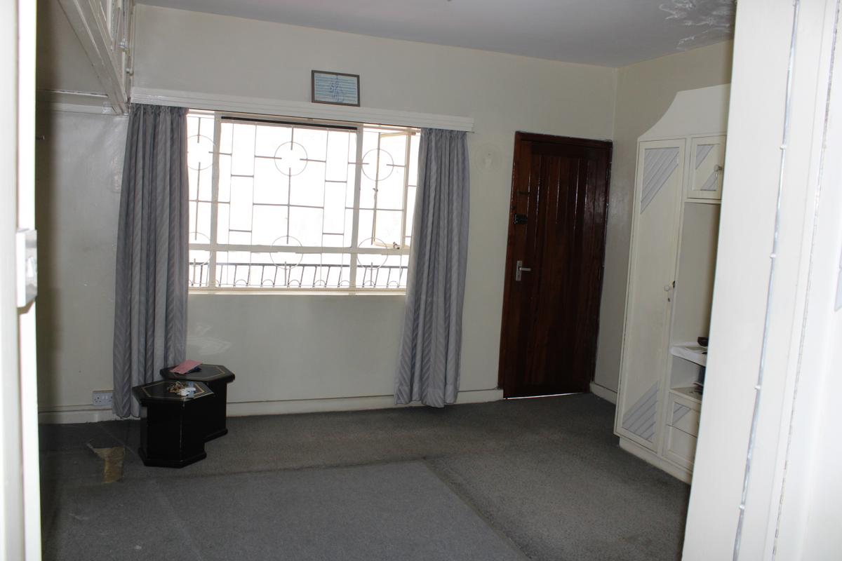 5 Bed Townhouse with En Suite in Westlands Area - 13