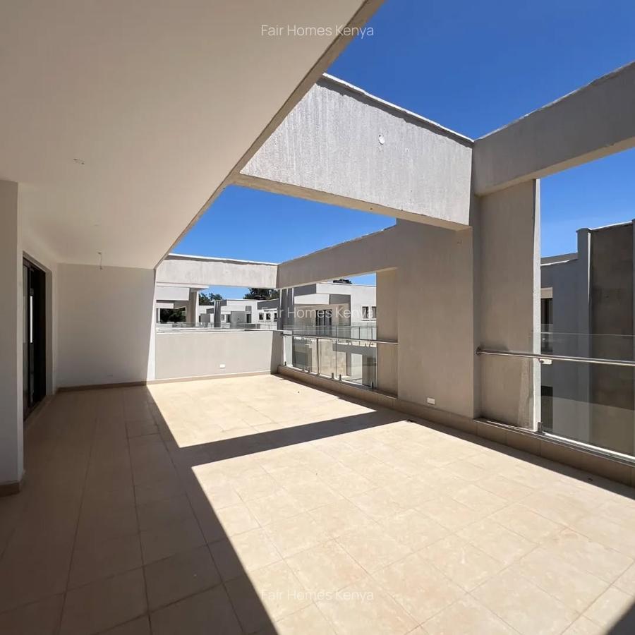 6 Bed Townhouse with En Suite at Lavington Green - 12