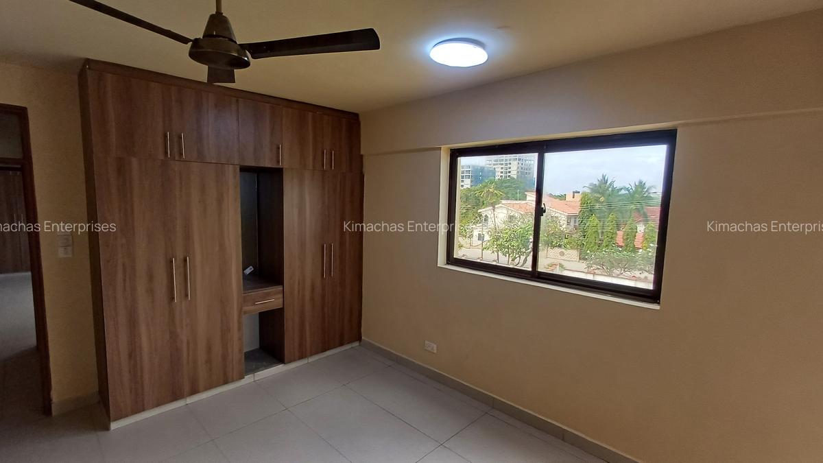 4 Bed Apartment with En Suite at Moyne Drive - 18