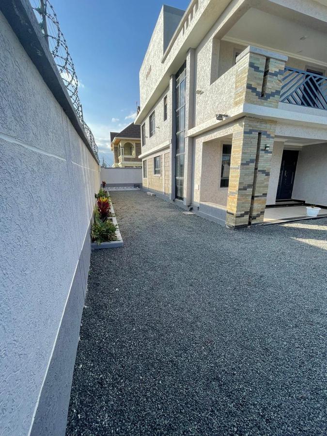 5 Bed House with En Suite in Kamakis - 2