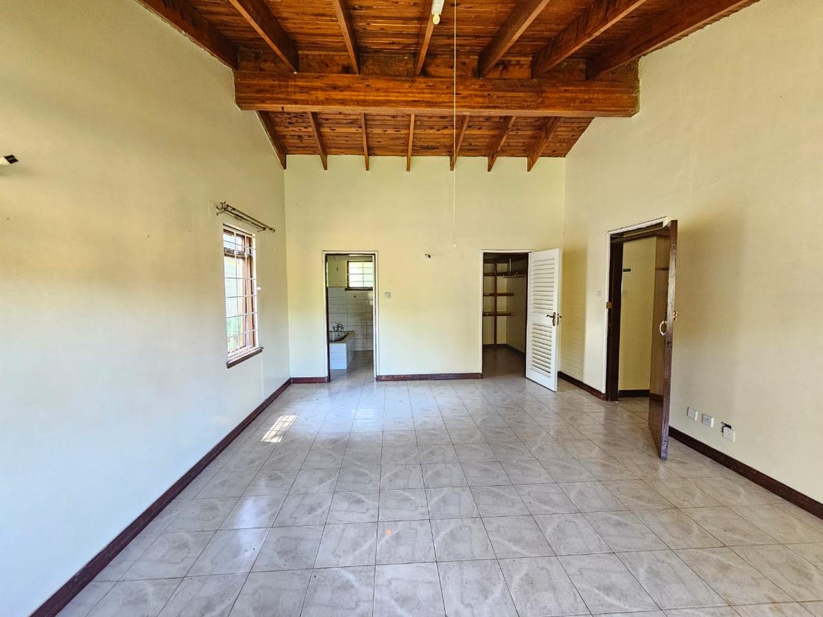 4 Bed House with En Suite in Runda - 13