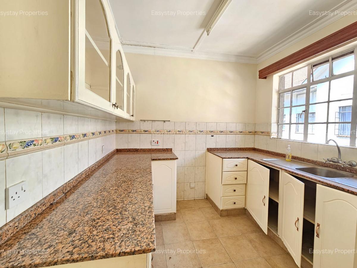 3 Bed Apartment with En Suite in Riverside - 5