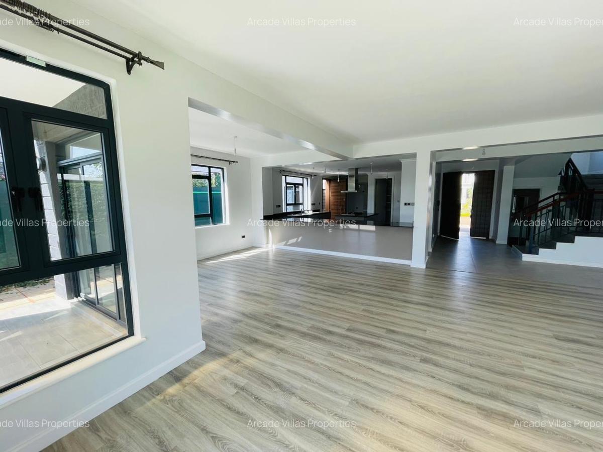 4 Bed Villa with En Suite in Runda - 12