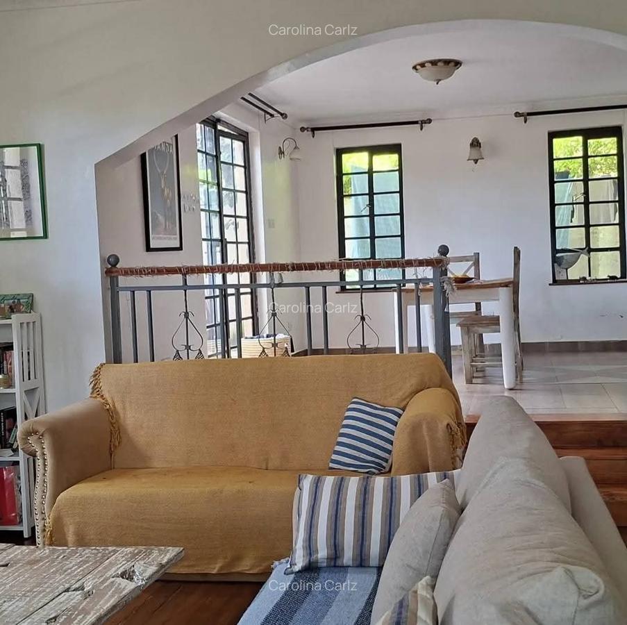 5 Bed House with En Suite at Kyuna - 9