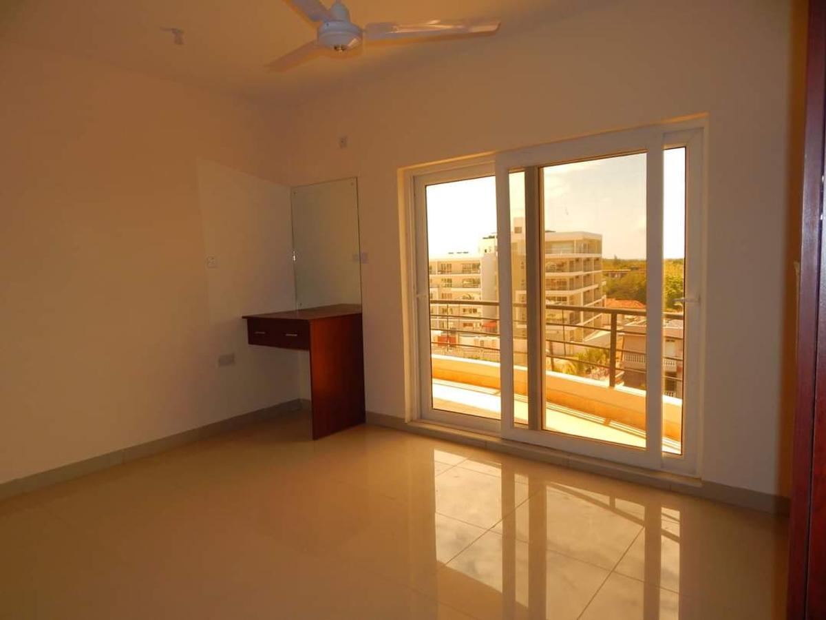 3 Bed Apartment with En Suite at Green Wood Drive - 5