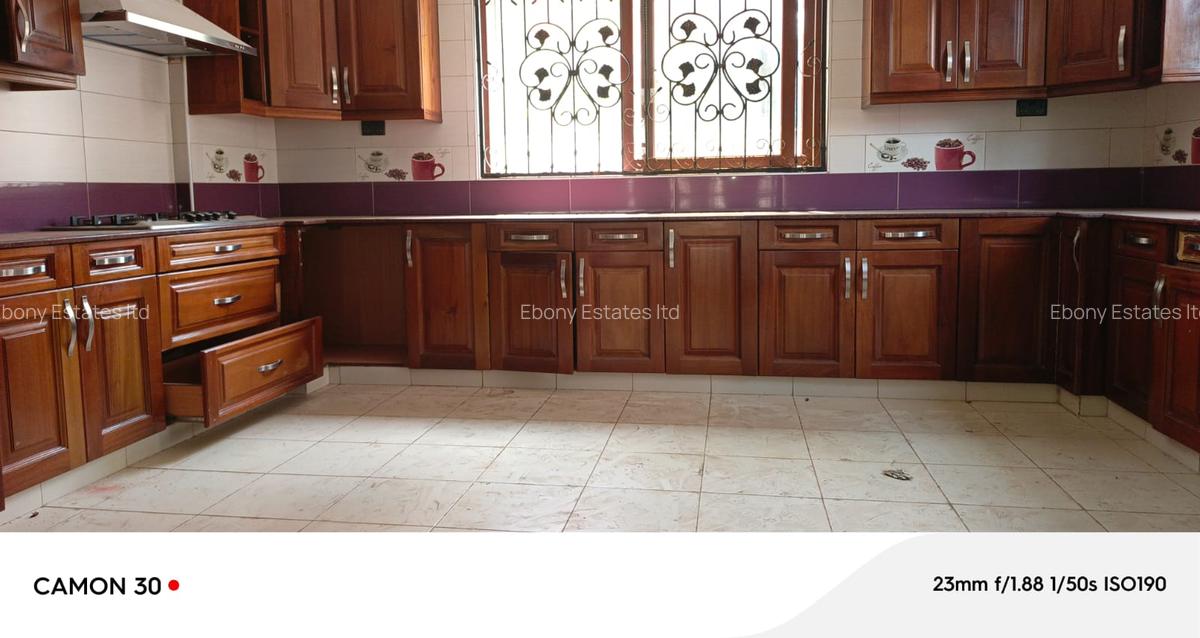 5 Bed Townhouse with En Suite in Lavington - 5