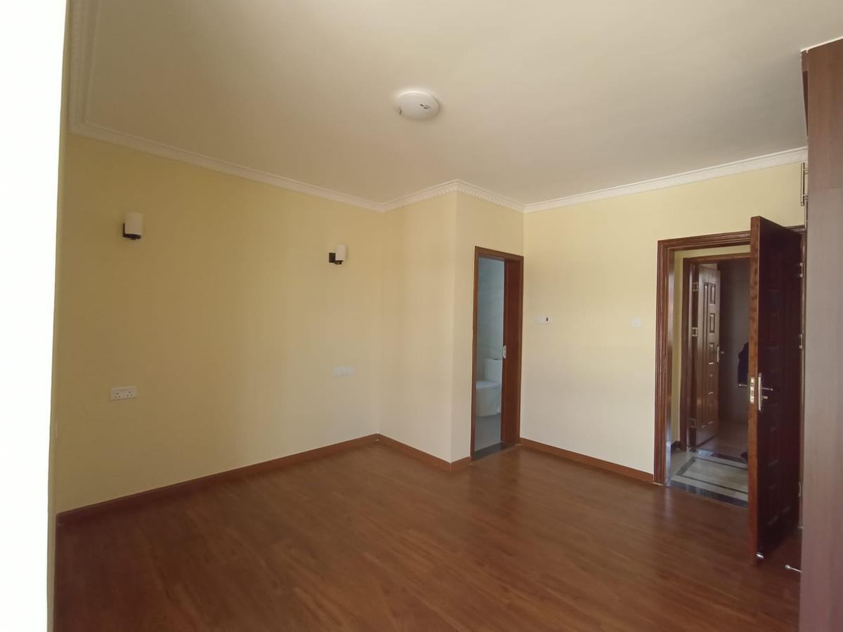 5 Bed House with En Suite in Lavington - 15