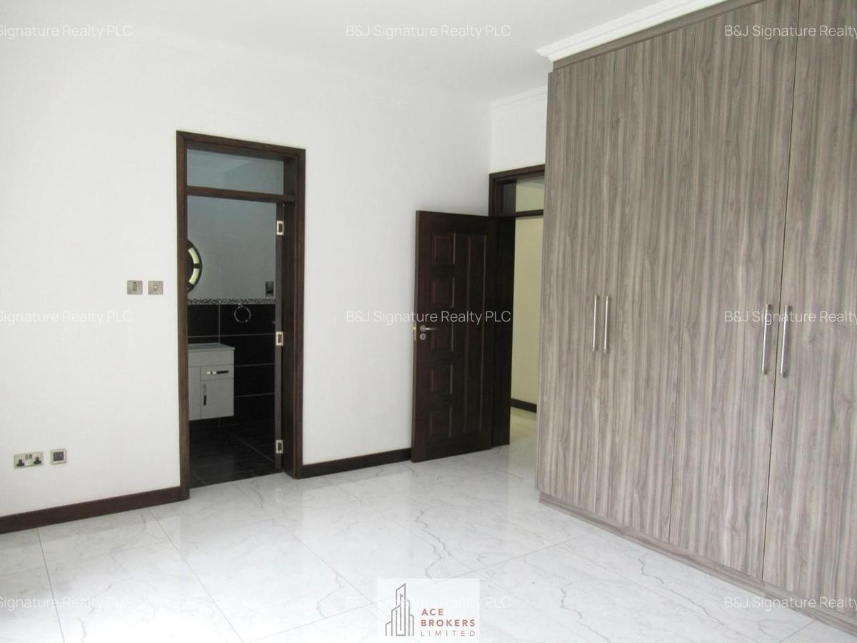 2 Bed Apartment with En Suite in Brookside - 10