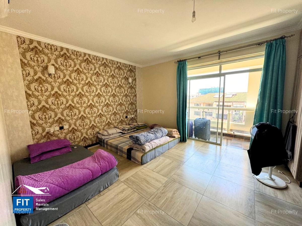 3 Bed Apartment with En Suite in Parklands - 9