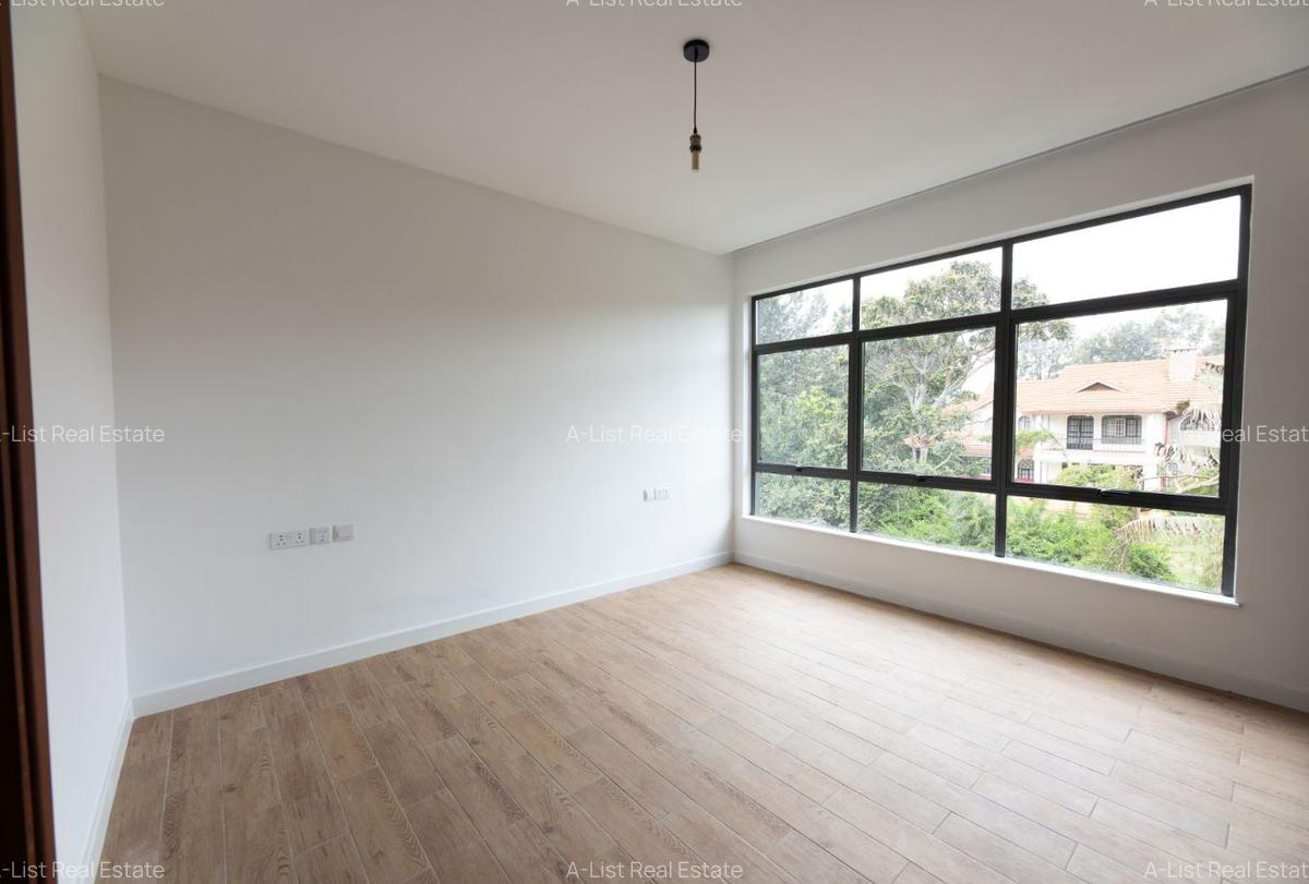 4 Bed Townhouse with En Suite at Two Rivers - 16
