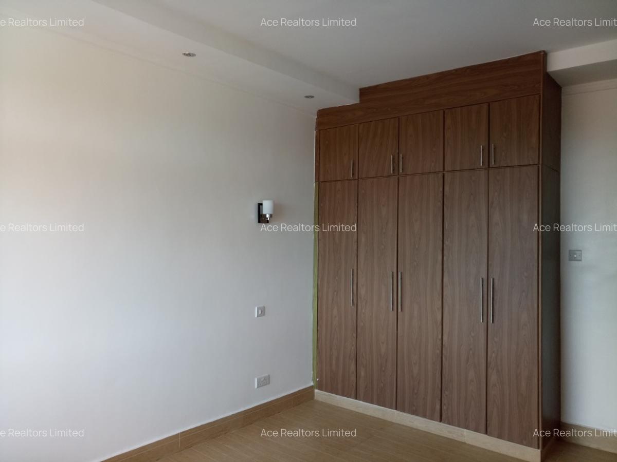 3 Bed Apartment with En Suite at Dennis Prit - 8
