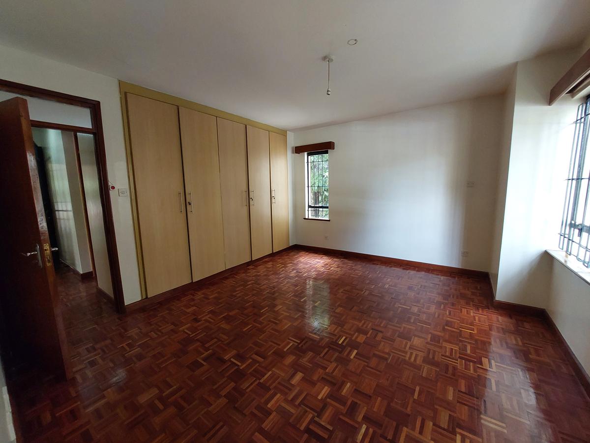 3 Bed Apartment with En Suite at Lavington - 14