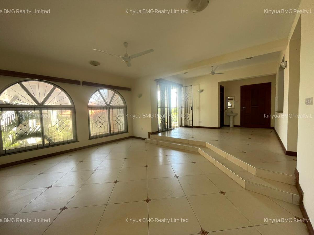 Serviced 4 Bed Apartment with En Suite in Nyali Area - 1
