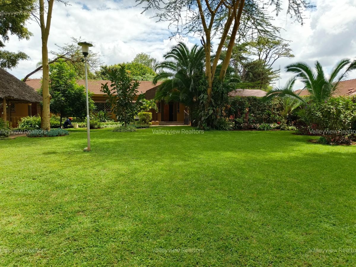5 Bed House with En Suite at Lavington - 5