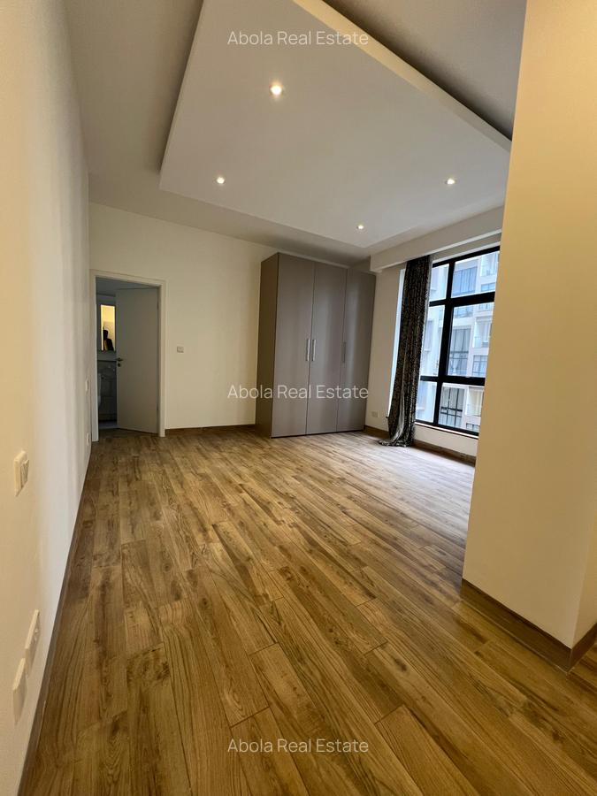 3 Bed Apartment with En Suite in Riverside - 10