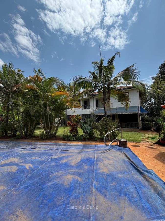 5 Bed House with En Suite in Runda - 1