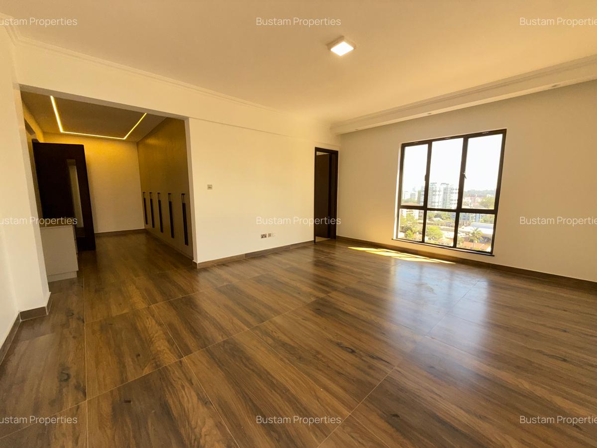 3 Bed Apartment with En Suite in Brookside - 10