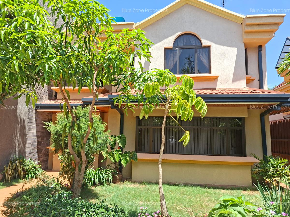 4 Bed Townhouse with En Suite at Close To Un - 1