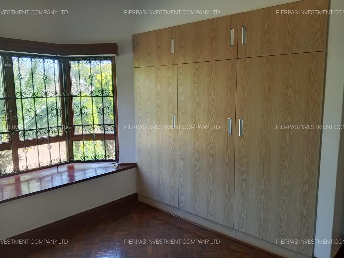 5 Bed Townhouse with En Suite in Runda - 10