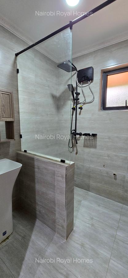 4 Bed House with En Suite at Loresho Crescent - 11