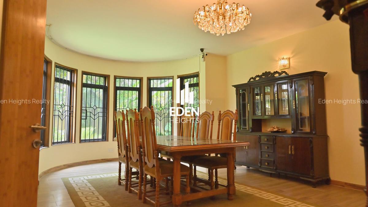 5 Bed Townhouse with En Suite in Kyuna - 2