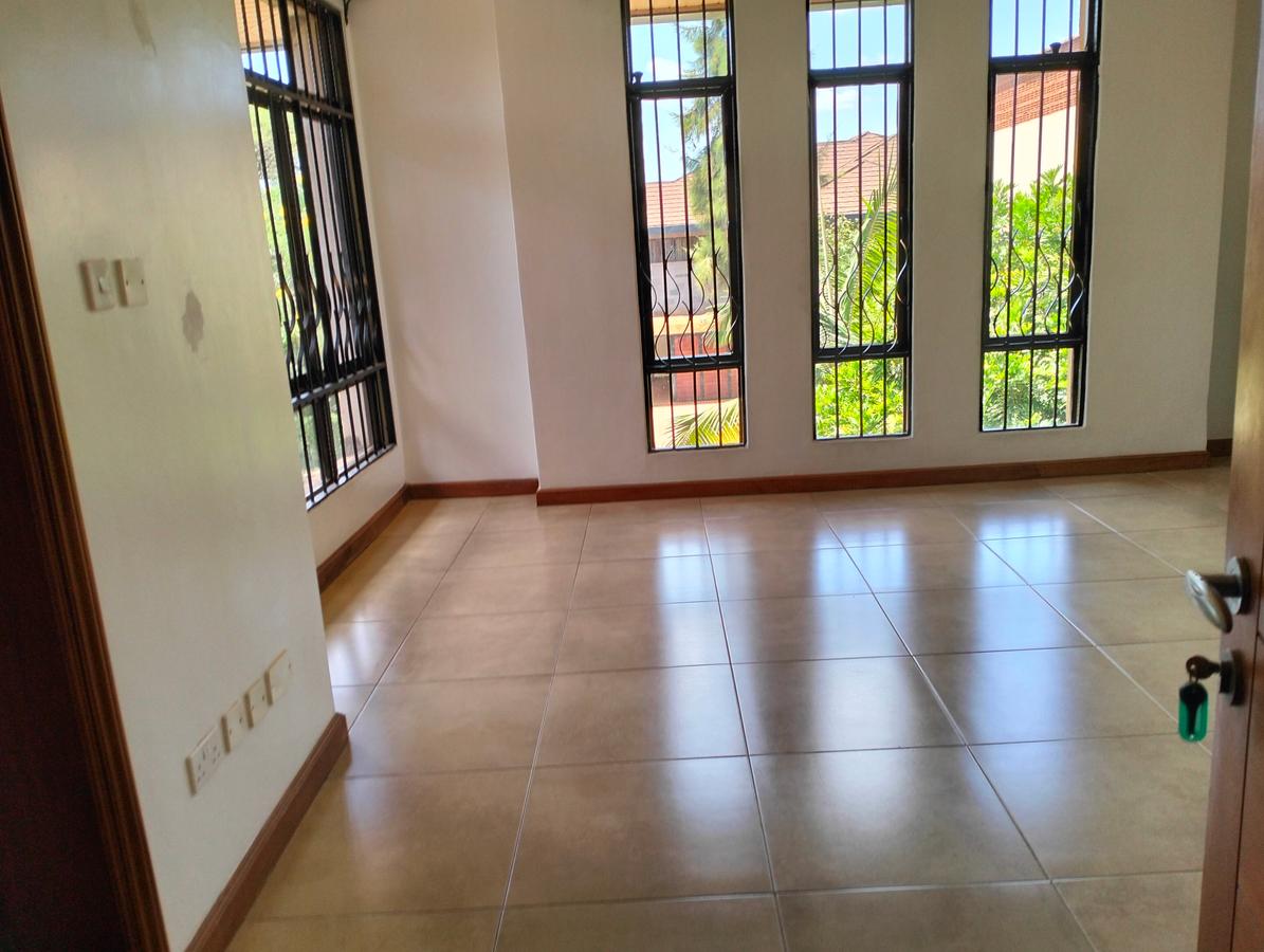 4 Bed Townhouse with En Suite in Runda - 17