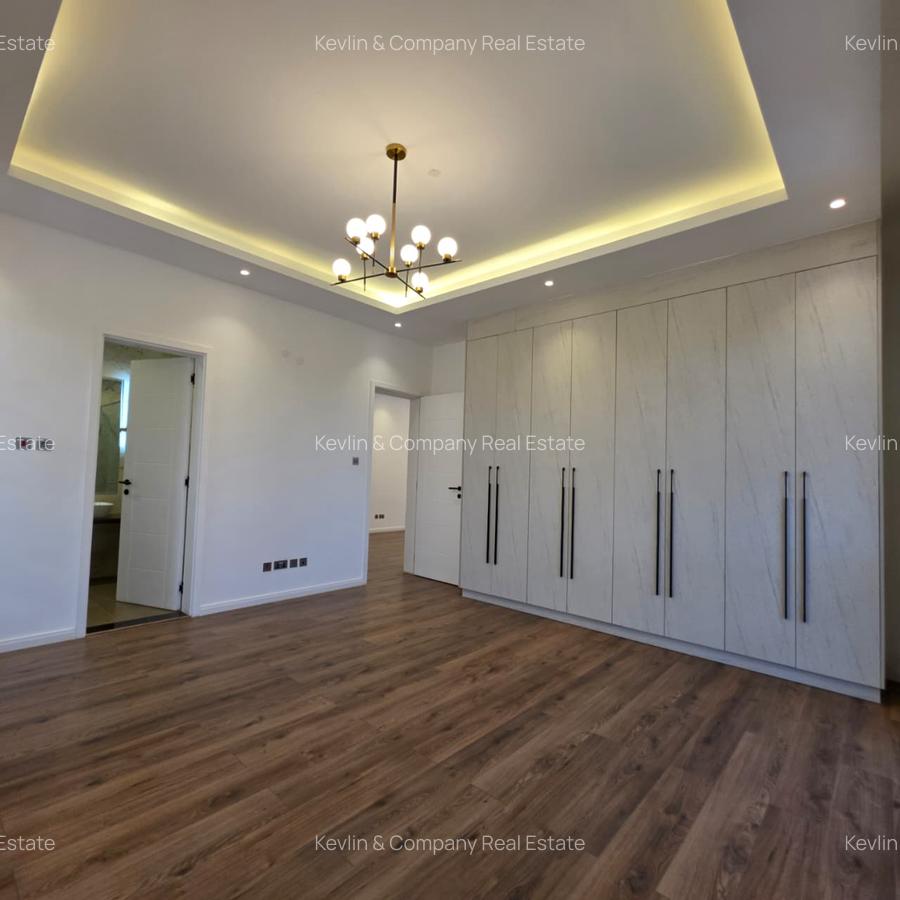 5 Bed Villa with En Suite in Lavington - 16