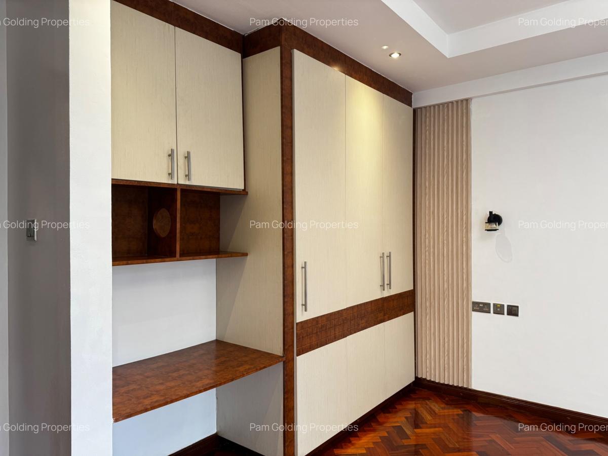 3 Bed Apartment with En Suite in Riverside - 9