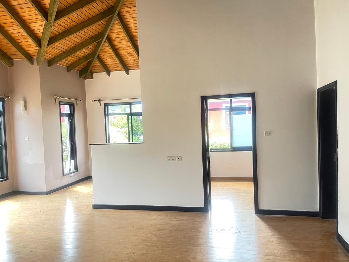 5 Bed Townhouse with En Suite in Lavington - 13