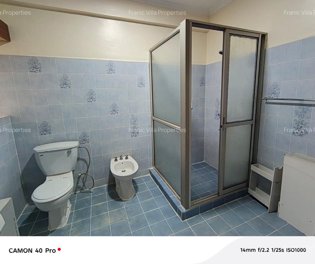 6 Bed House with En Suite at Nyari Central - 9