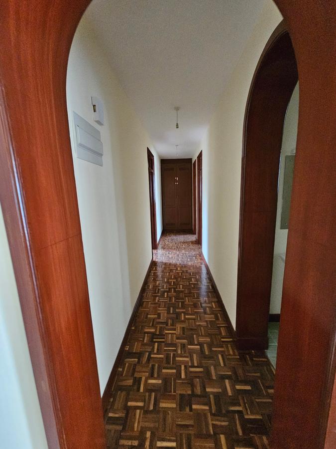 3 Bed Apartment with En Suite at Lavington - 12