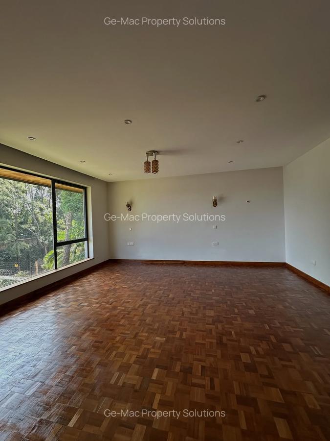 5 Bed House with En Suite in Lavington - 20