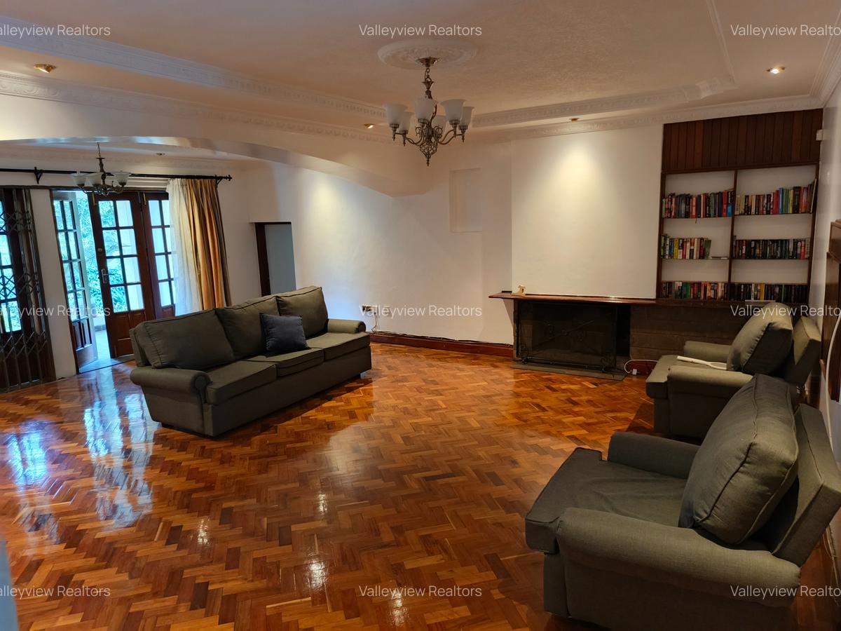 4 Bed Townhouse with En Suite at Lavington - 2