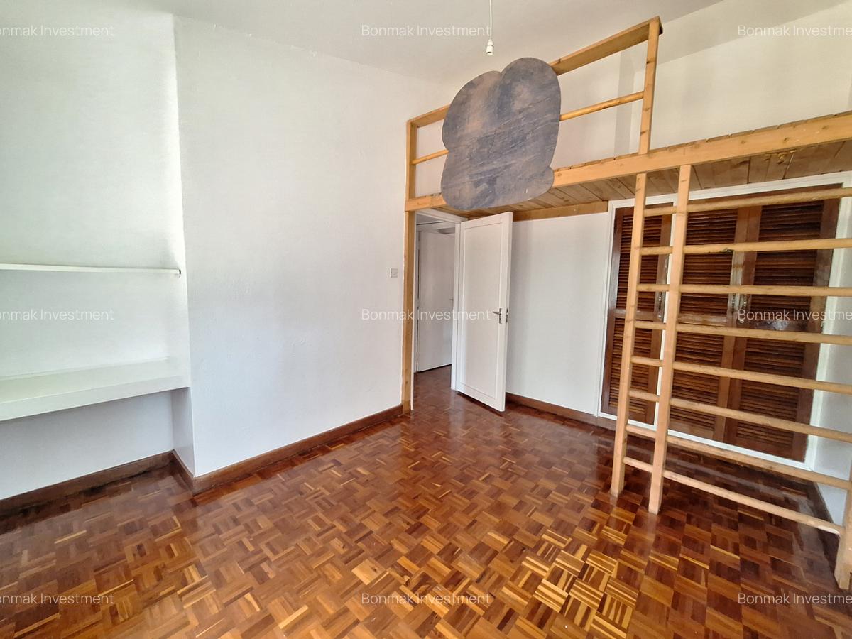 4 Bed House with En Suite at Hill View Close - 18