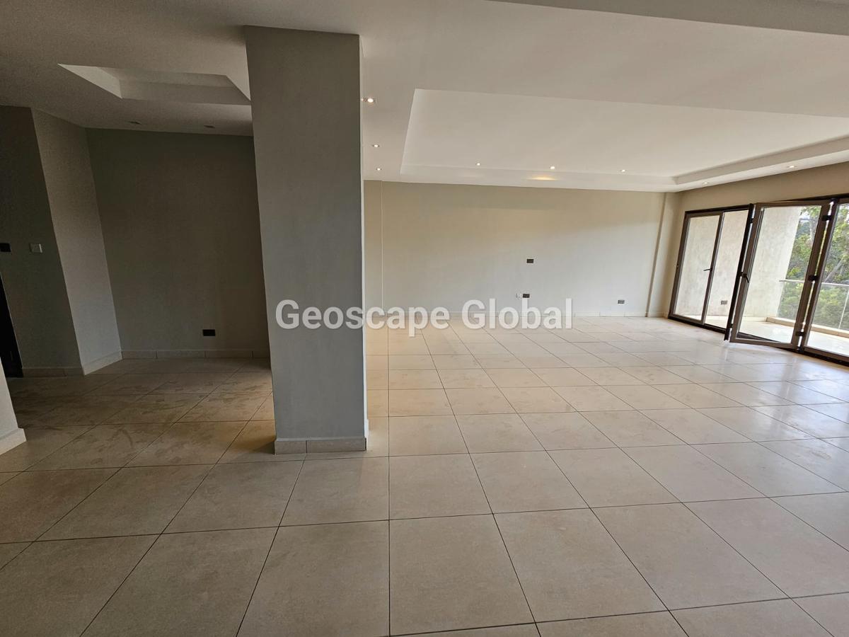 3 Bed Apartment with En Suite in Riverside - 14