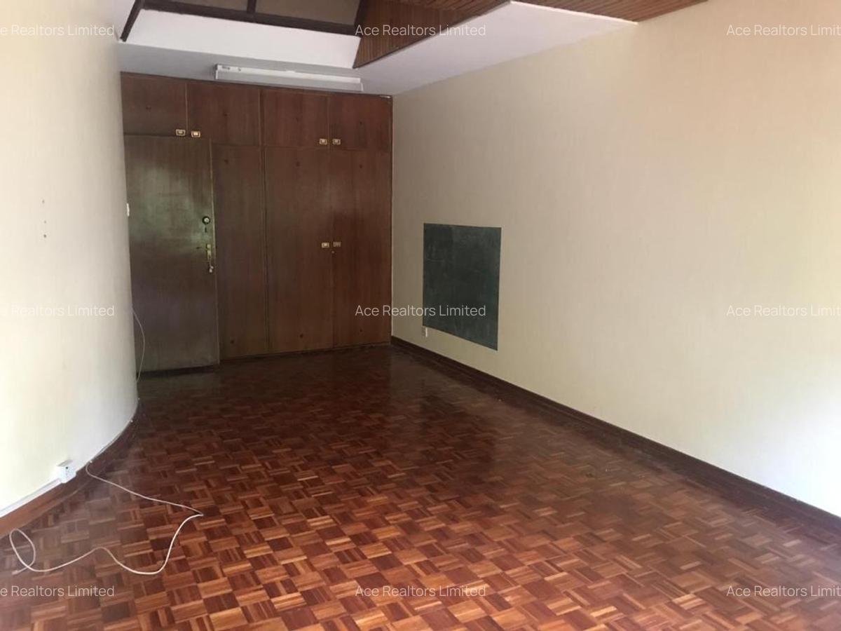5 Bed Townhouse with En Suite at Rhapta Road - 13