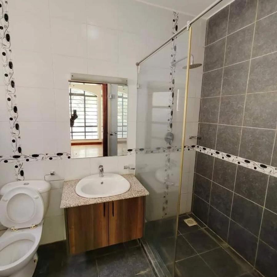 5 Bed Townhouse with En Suite at Lavington - 13