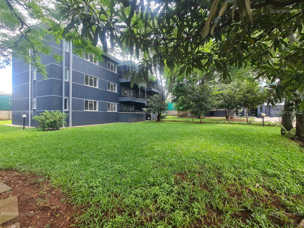 3 Bed Apartment with En Suite at Hurlingham - 1