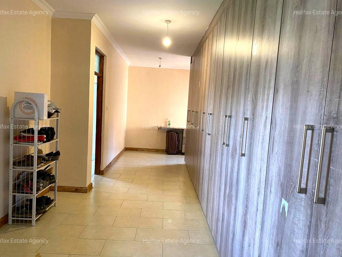 6 Bed House with En Suite in Runda - 16